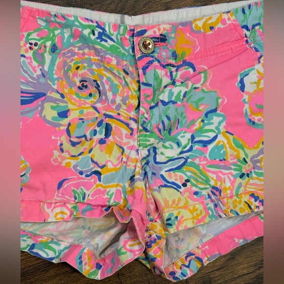 Lilly Pulitzer Vibrant Pink Floral Women's Kerrie Shorts 3" inseam - Picture 3 of 7
